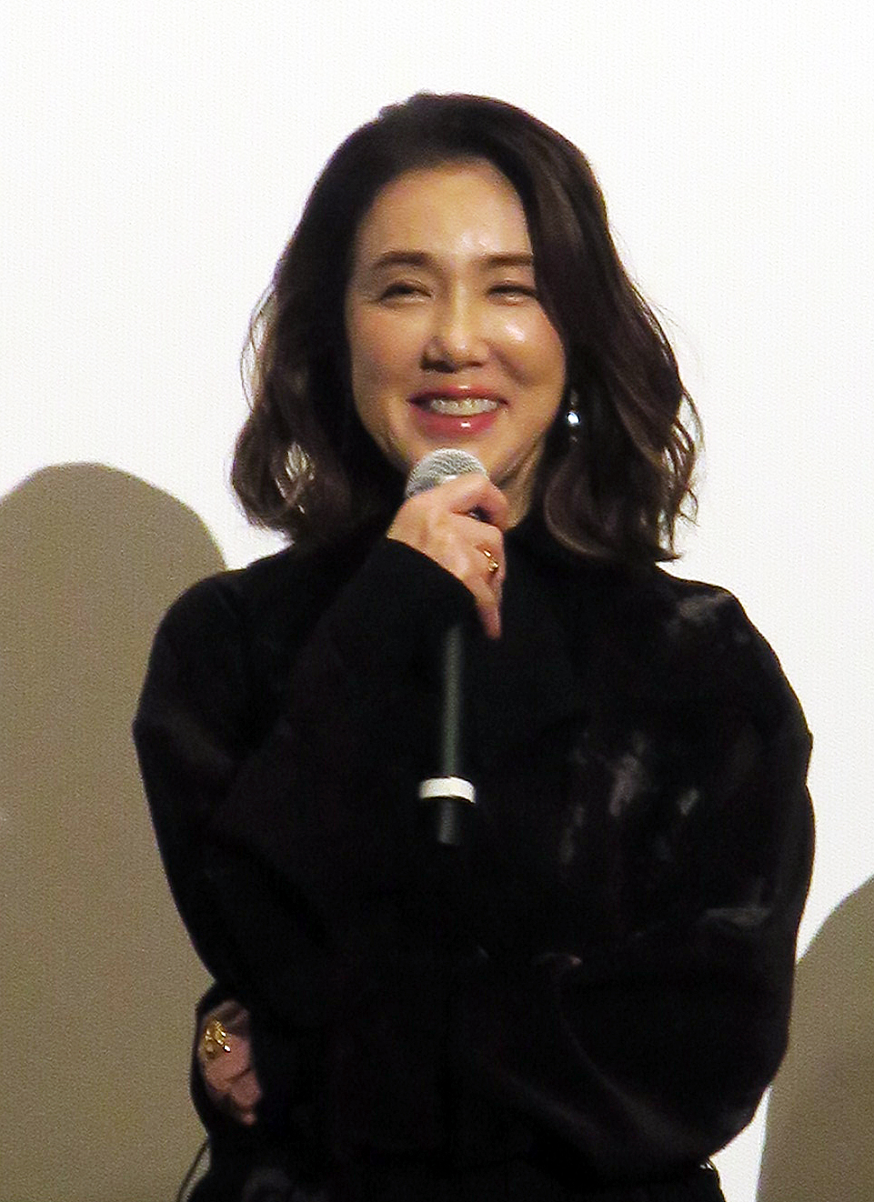 主演映画「もういちどみつめる」初日舞台あいさつを行った筒井真理子