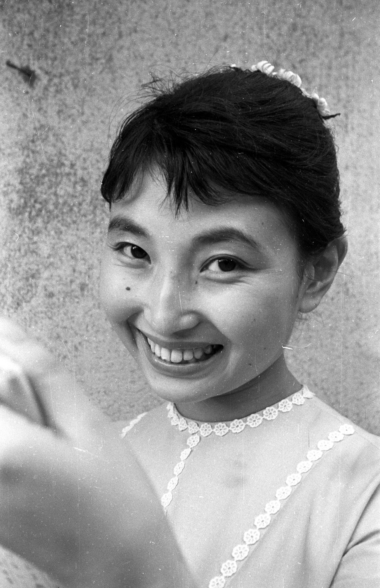 笑顔を見せる黒柳徹子（1956年7月撮影）