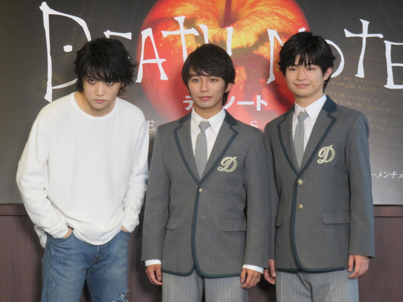 「デスノート　THE MUSICAL」の囲み会見に臨んだ、左から三浦宏規、加藤清史郎、渡邉蒼