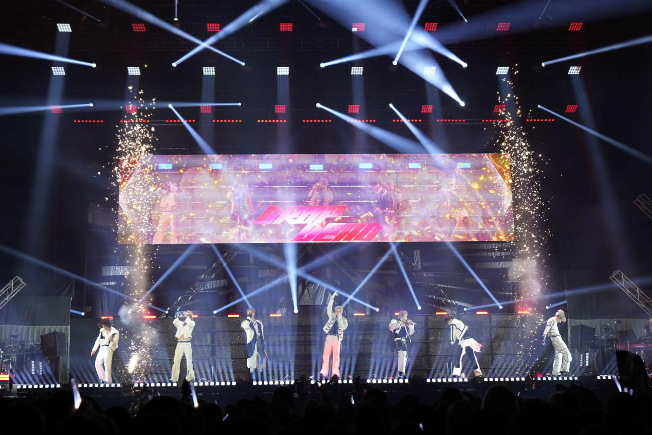 「BALLISTIK BOYZ ARENA LIVE 2025“IMPACT”～FINAL～」2日目公演でパフォーマンスするBALLISTIK BOYZ