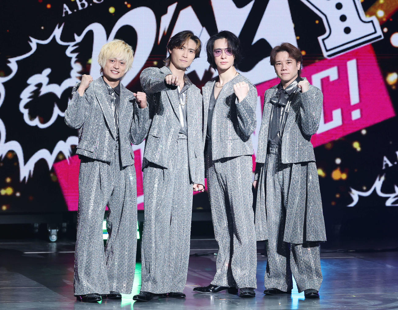 公演を前に意気込みを語った、左からA．B．C－Z塚田僚一、橋本良亮、戸塚祥太、五関晃一（撮影・鈴木正人）