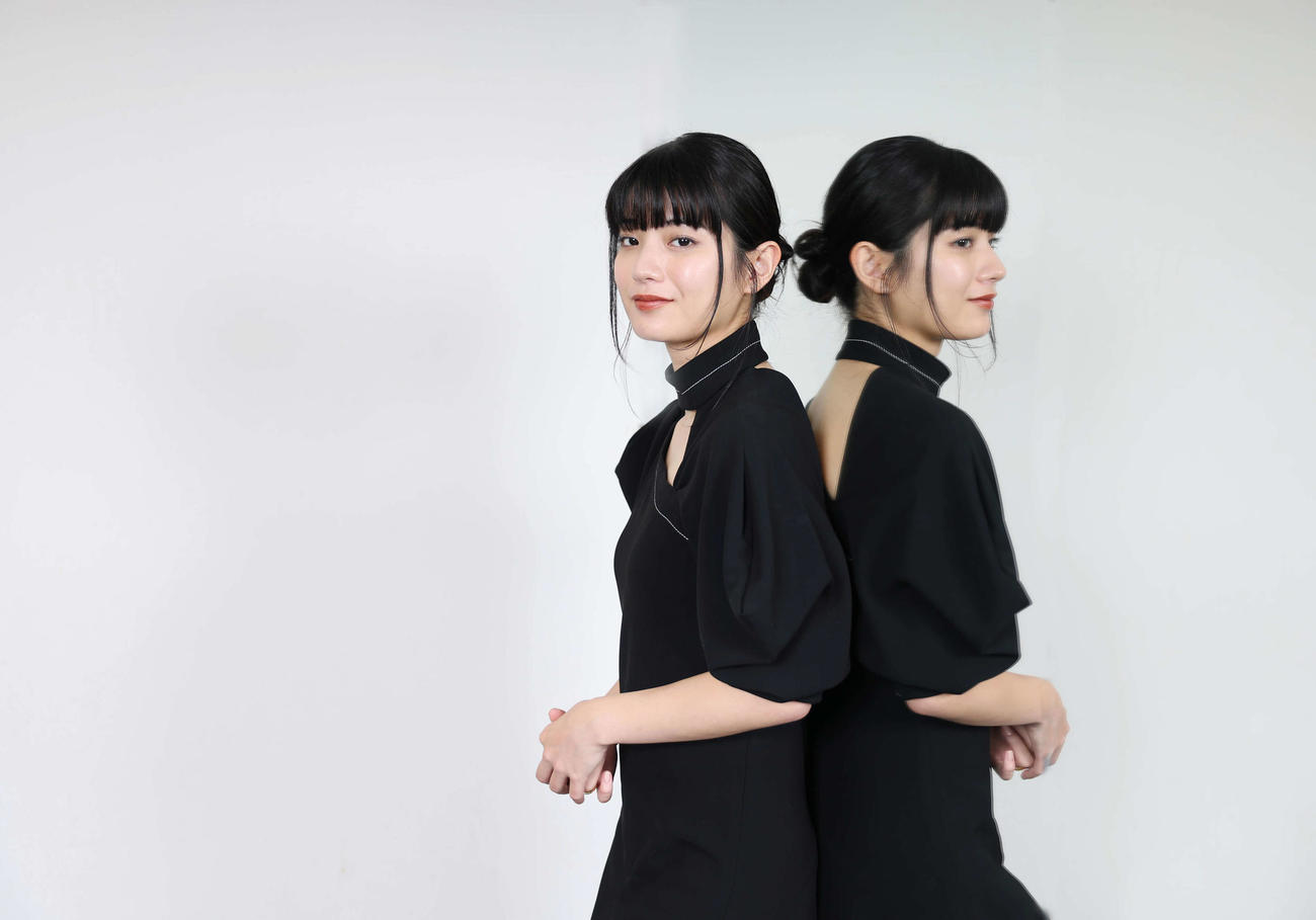 映画「消滅世界」で主演を務める蒔田彩珠はクールな笑顔を向ける（撮影・増田悦実）