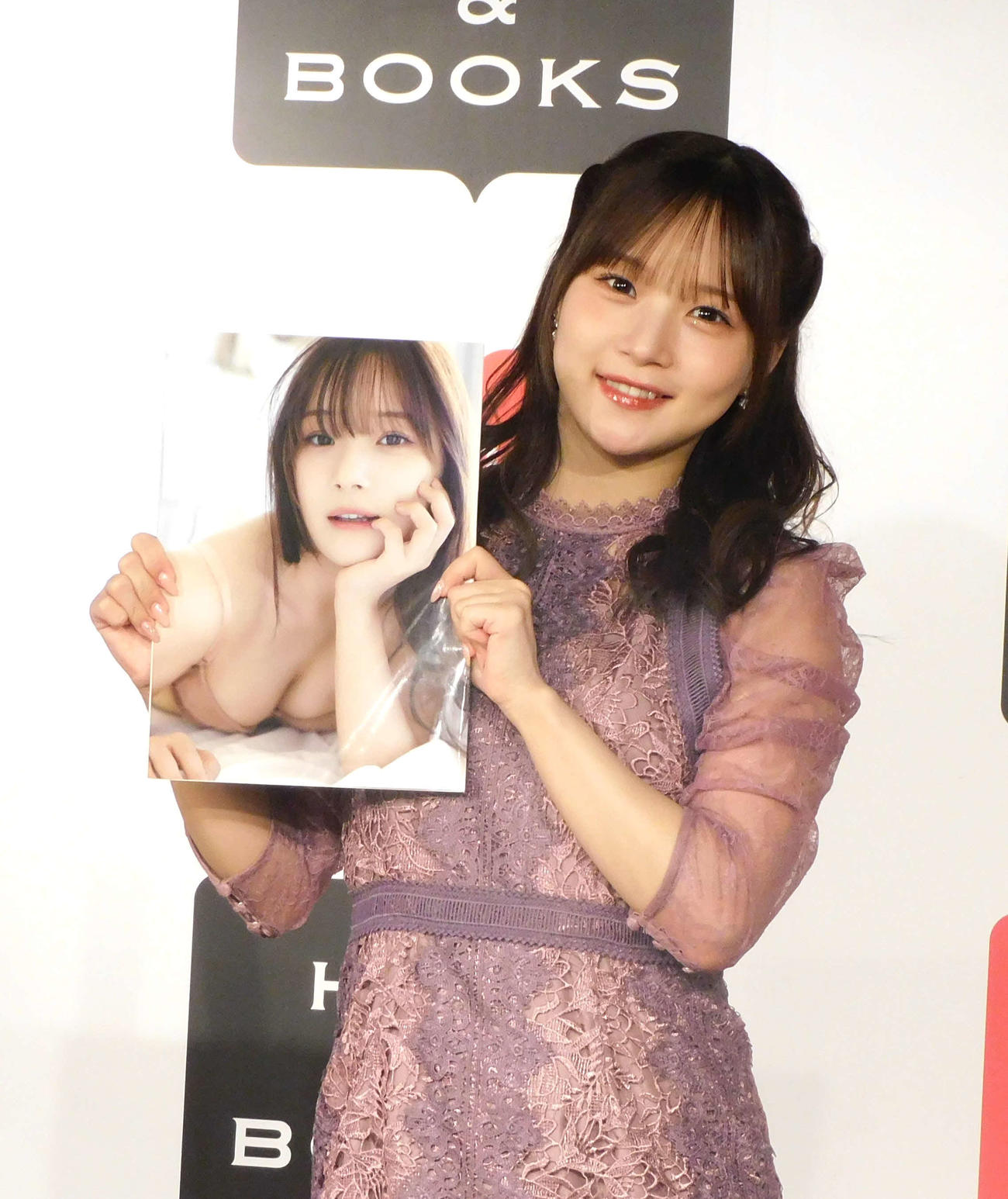 写真集「香愛」の発売記念取材会を行った稲場愛香（撮影・寺本吏輝）