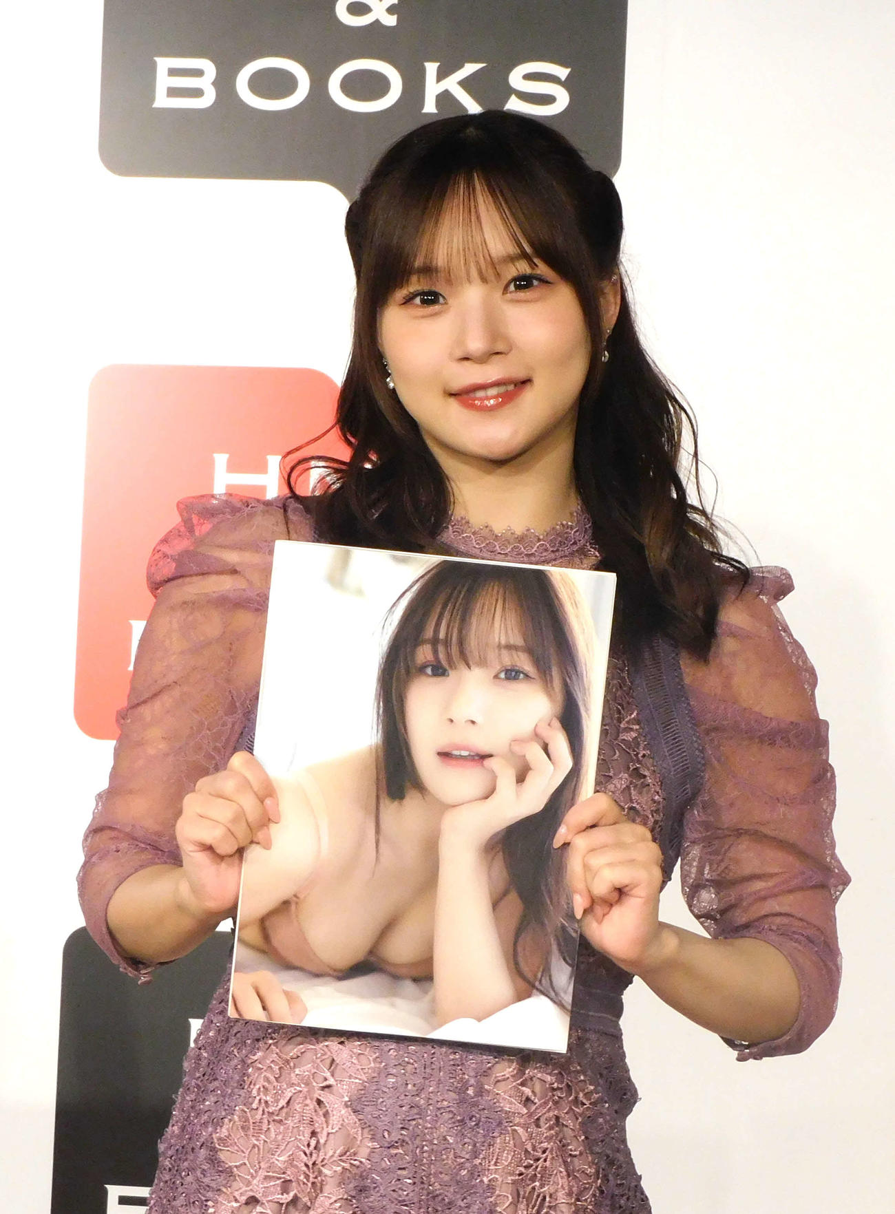 写真集「香愛」の発売記念取材会を行った稲場愛香（撮影・寺本吏輝）