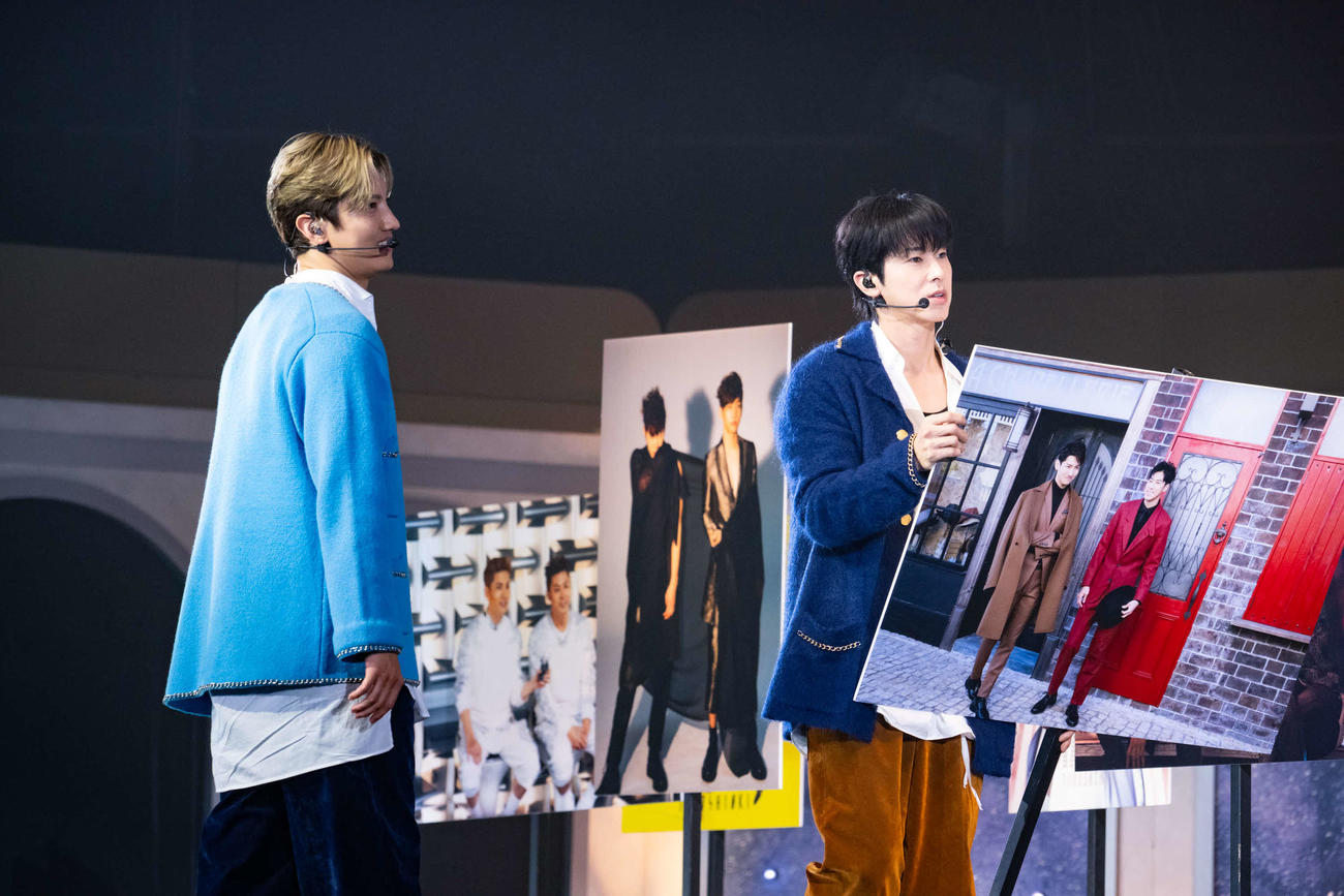 「TOHOSHINKI FANCLUB EVENT Bigeastrain 2025」で企画に挑戦するチャンミン（左）とユンホ