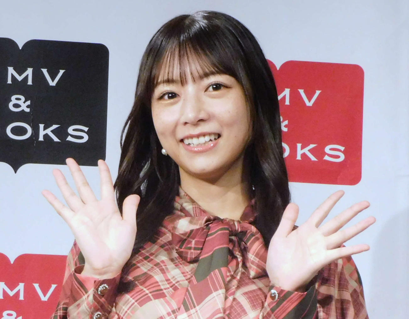 自身のカレンダーの発売記念取材会を行った北野日奈子（撮影・寺本吏輝）