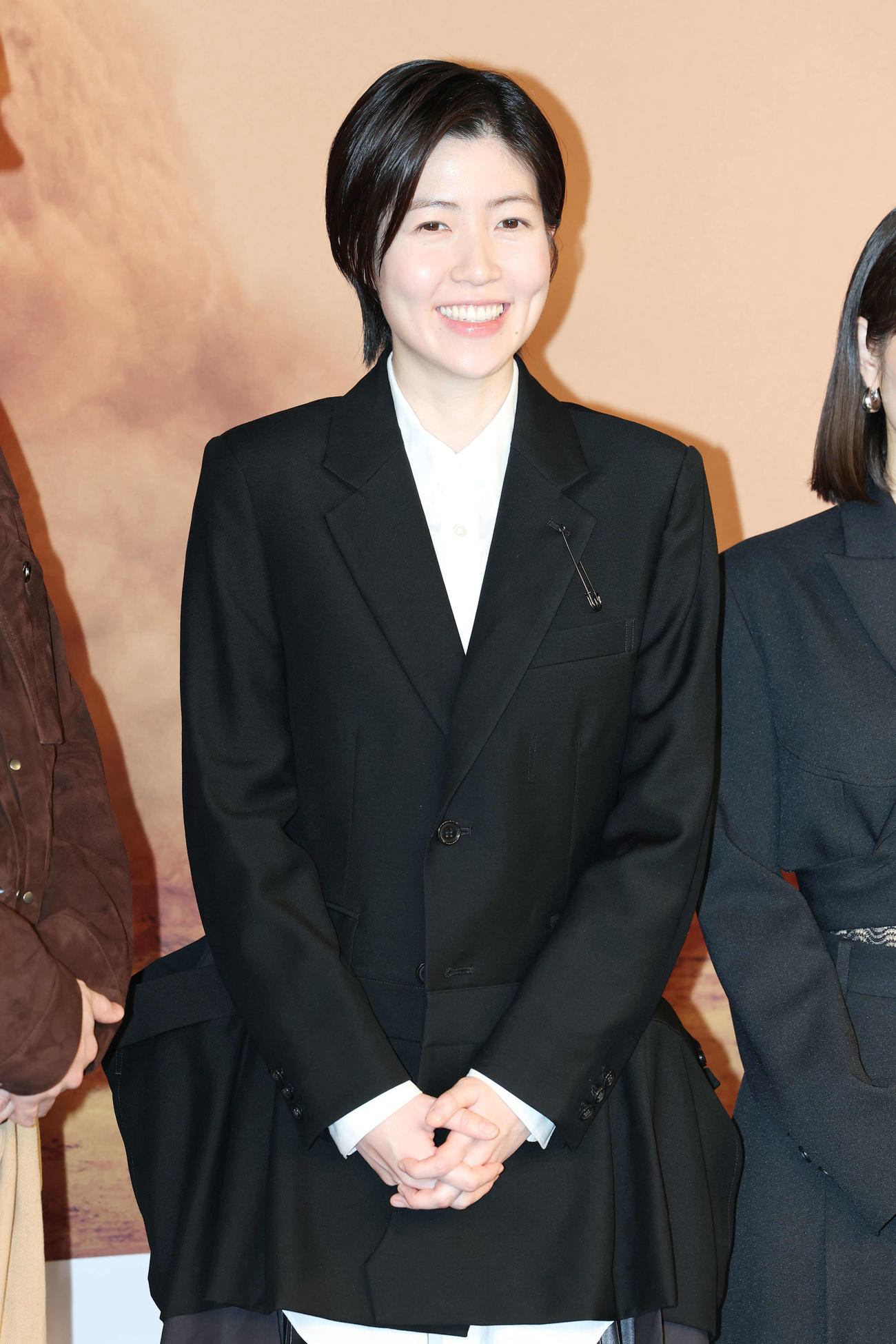 NHK放送100年特集ドラマ「火星の女王」試写会でフォトセッションに臨むシム・ウンギョン（撮影・宮地輝）