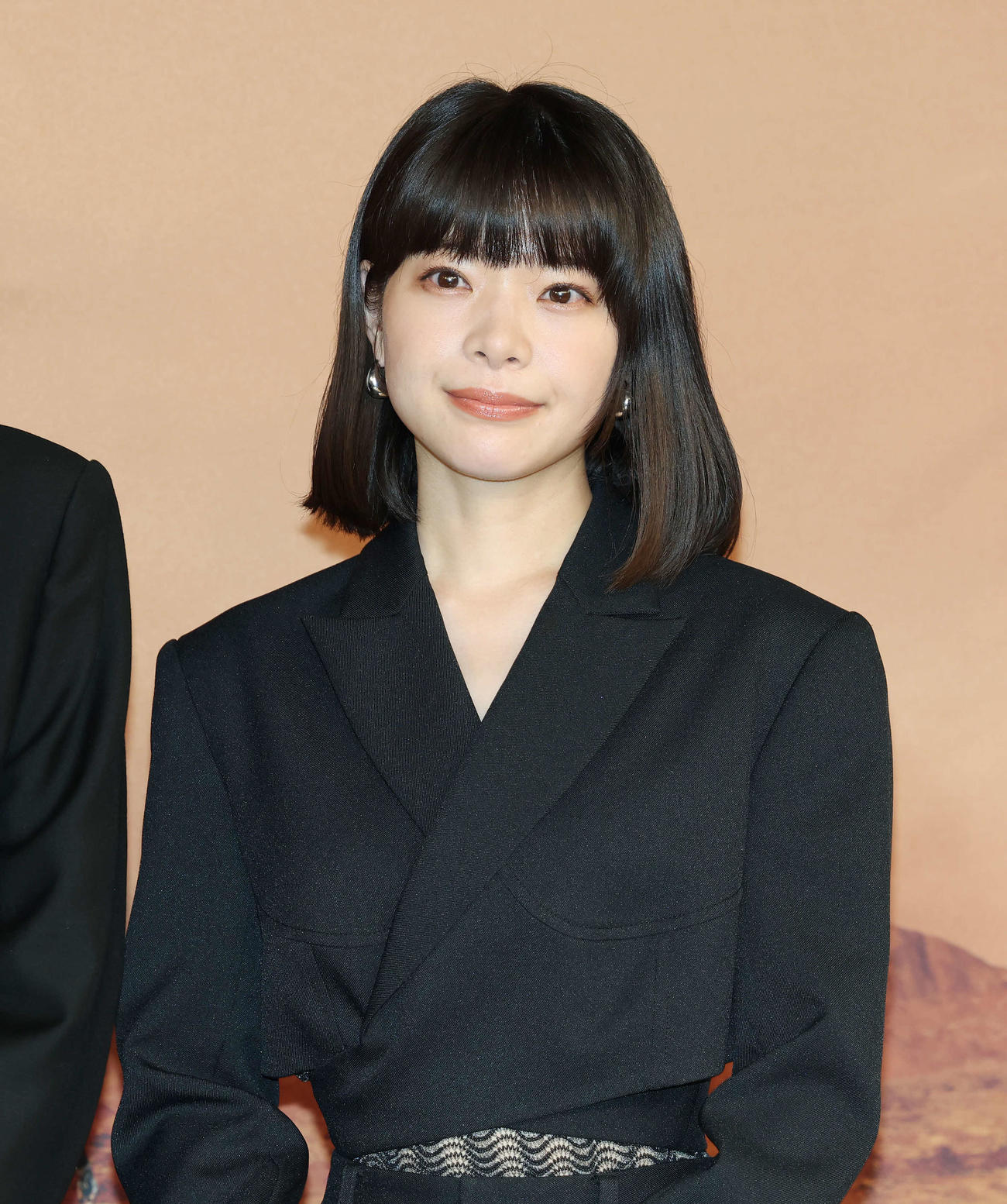 NHK放送100年特集ドラマ「火星の女王」試写会でフォトセッションに臨む岸井ゆきの（撮影・宮地輝）