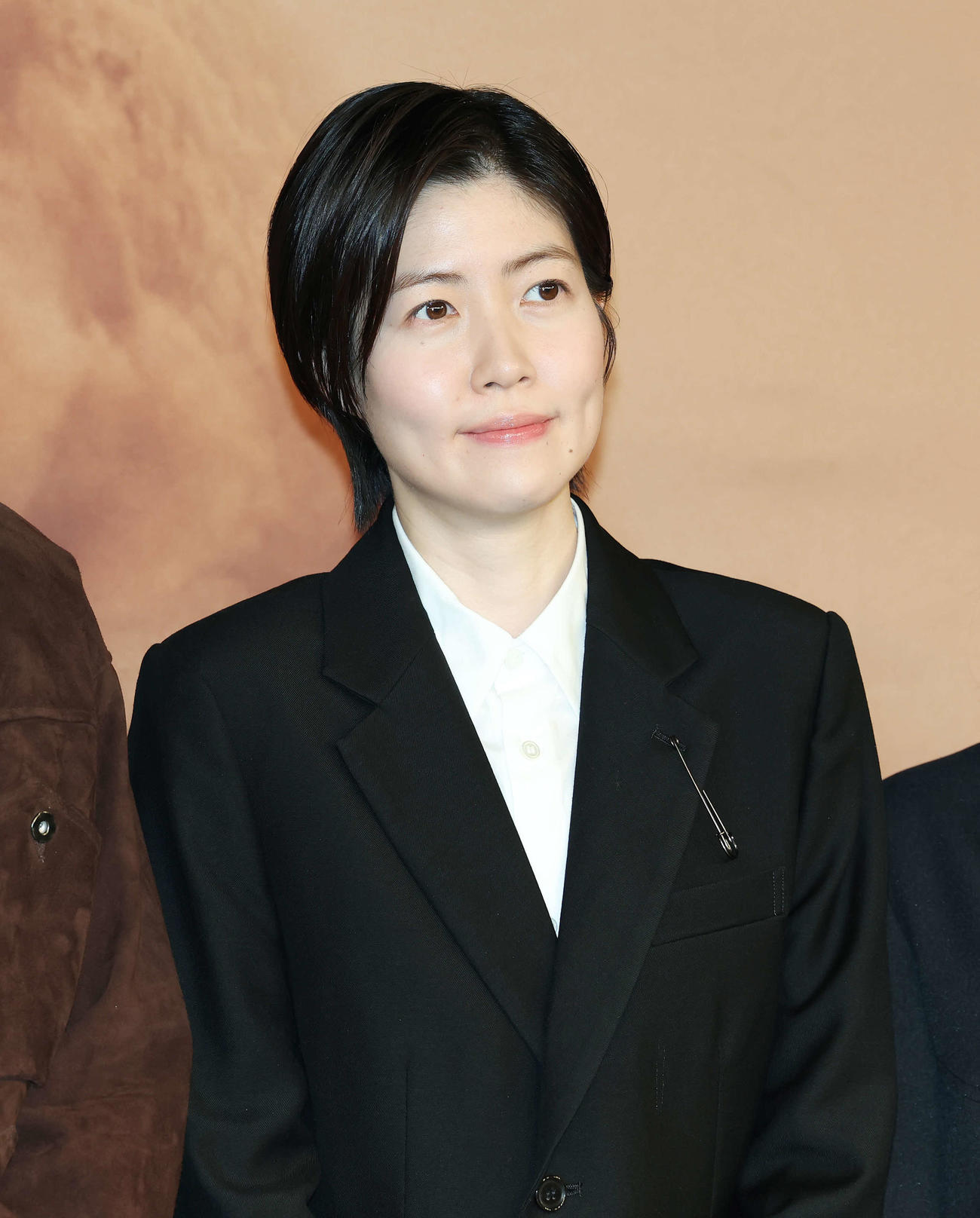 NHK放送100年特集ドラマ「火星の女王」試写会でフォトセッションに臨むシム・ウンギョン（撮影・宮地輝）