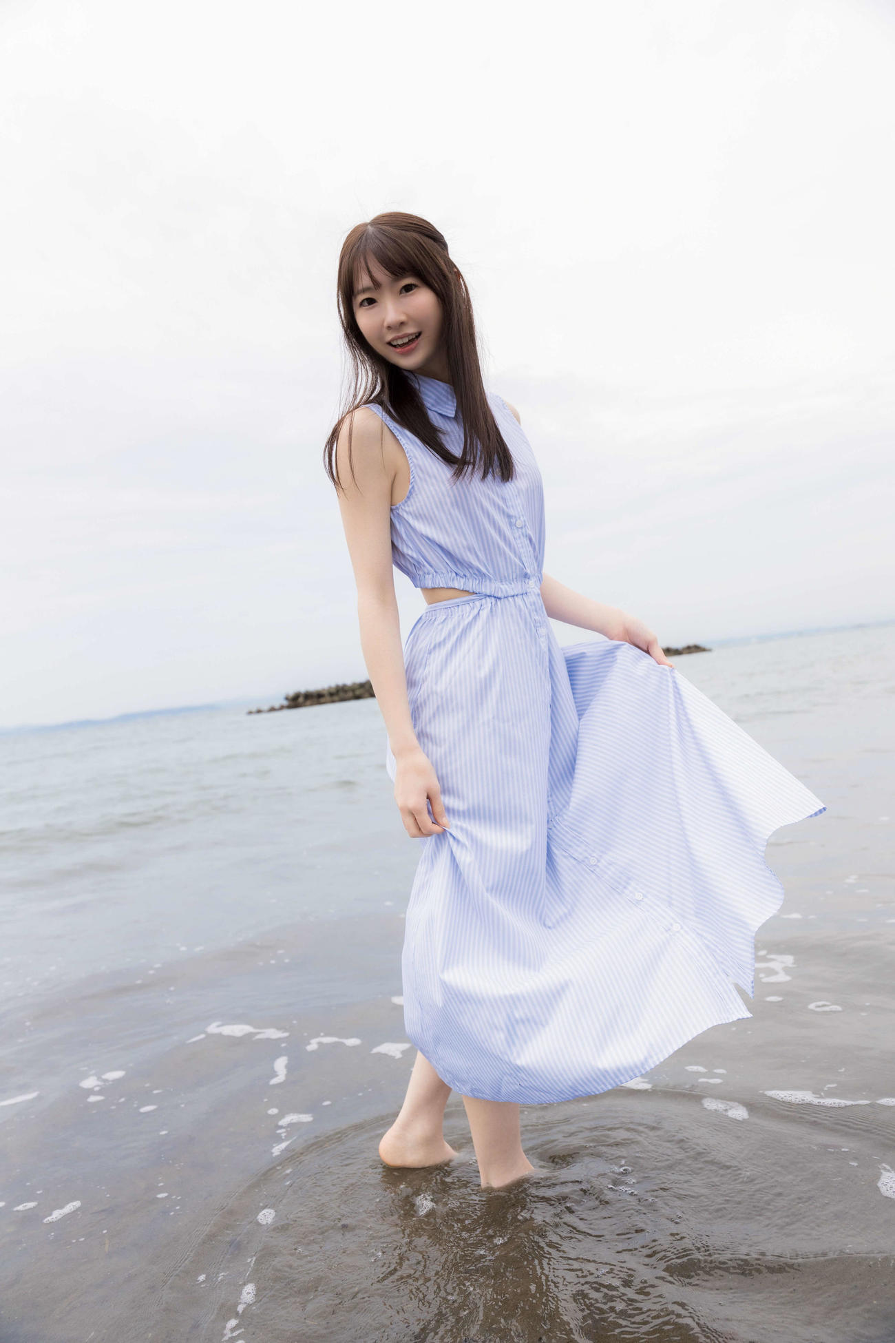 「白上咲花写真集　Blooming」のカット（C）Futabasha Publishers Ltd.2025
