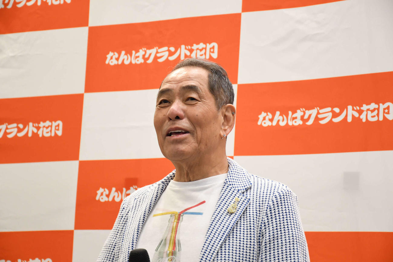 「なんばグランド花月　38周年キャンペーン」イベントに登場したザ・ぼんち、ぼんちおさむ（撮影・阪口孝志）
