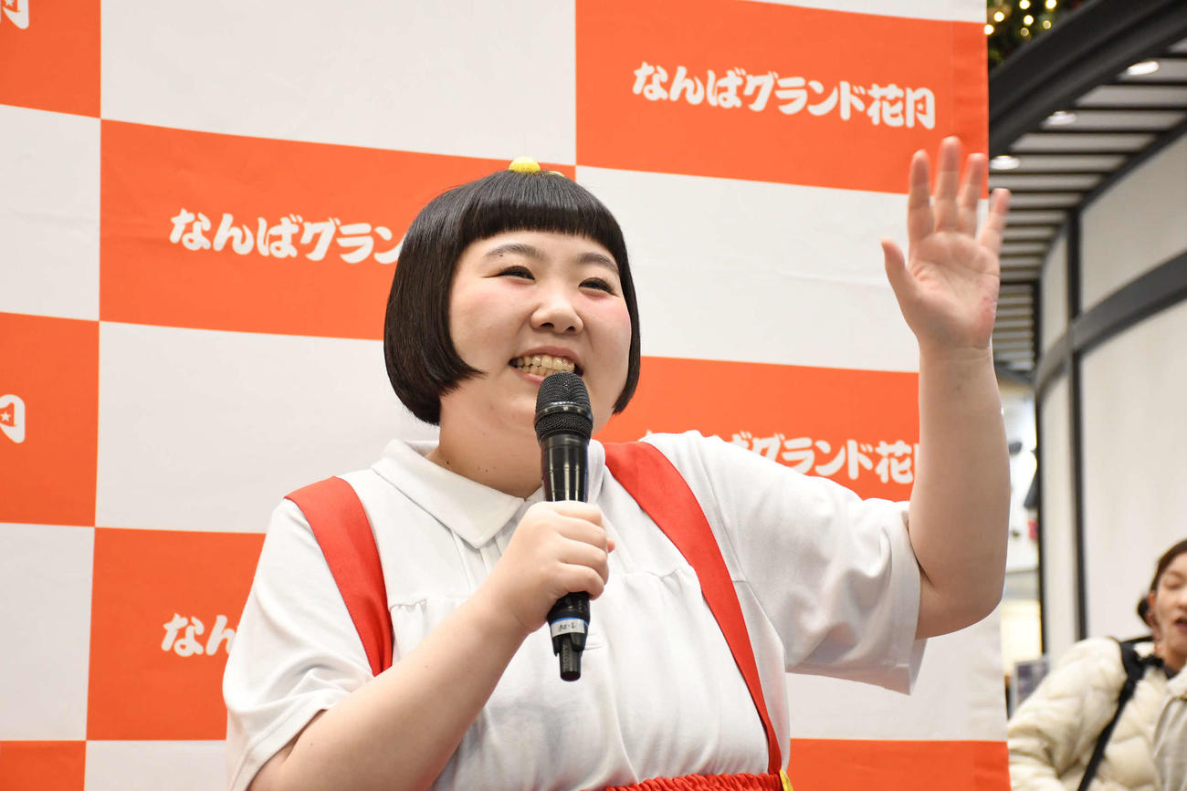 「なんばグランド花月　38周年キャンペーン」イベントに登場した酒井藍（撮影・阪口孝志）