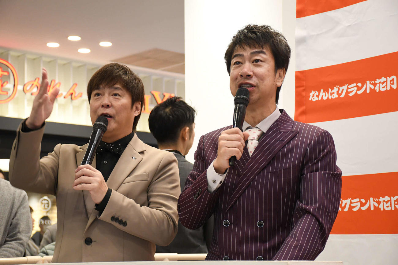 「なんばグランド花月　38周年キャンペーン」イベントに登場したテンダラー白川悟実（左）と浜本広晃（撮影・阪口孝志）
