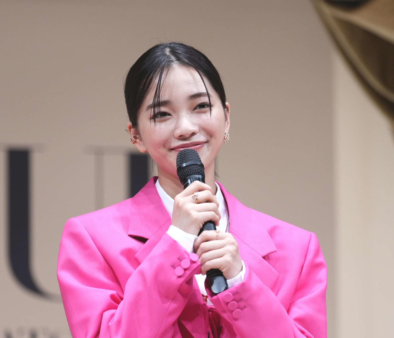 受賞した見上愛（撮影・小島史椰）