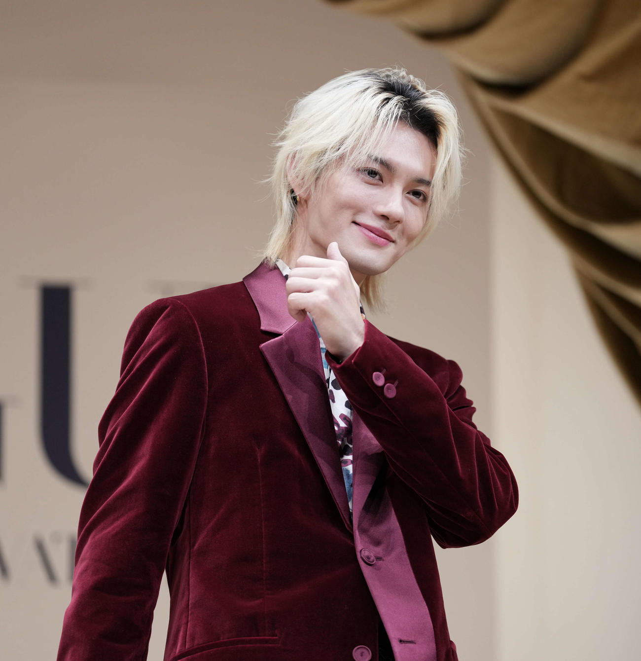 授賞したM！LKの佐野勇斗（撮影・小島史椰）