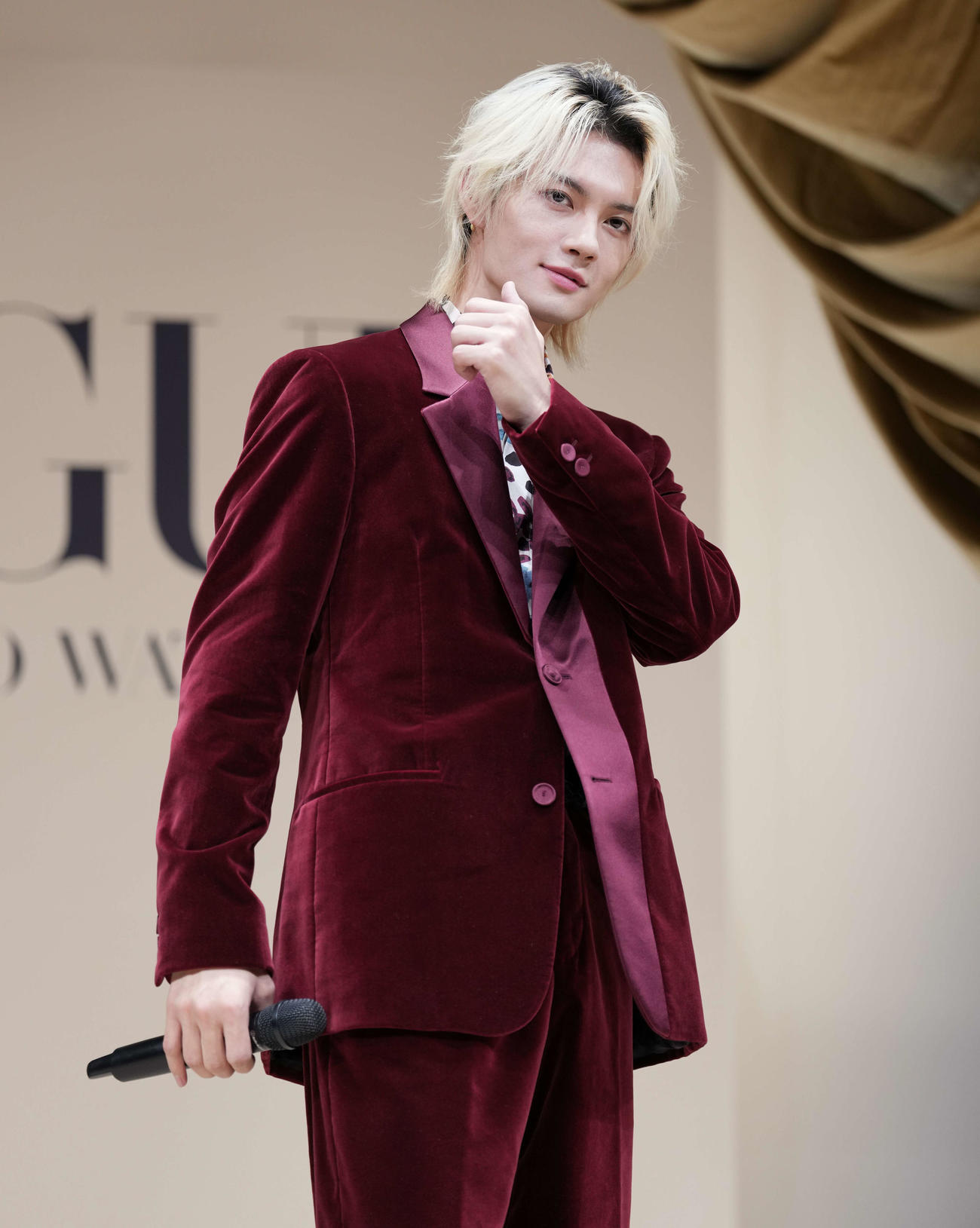 授賞したM！LKの佐野勇斗（撮影・小島史椰）