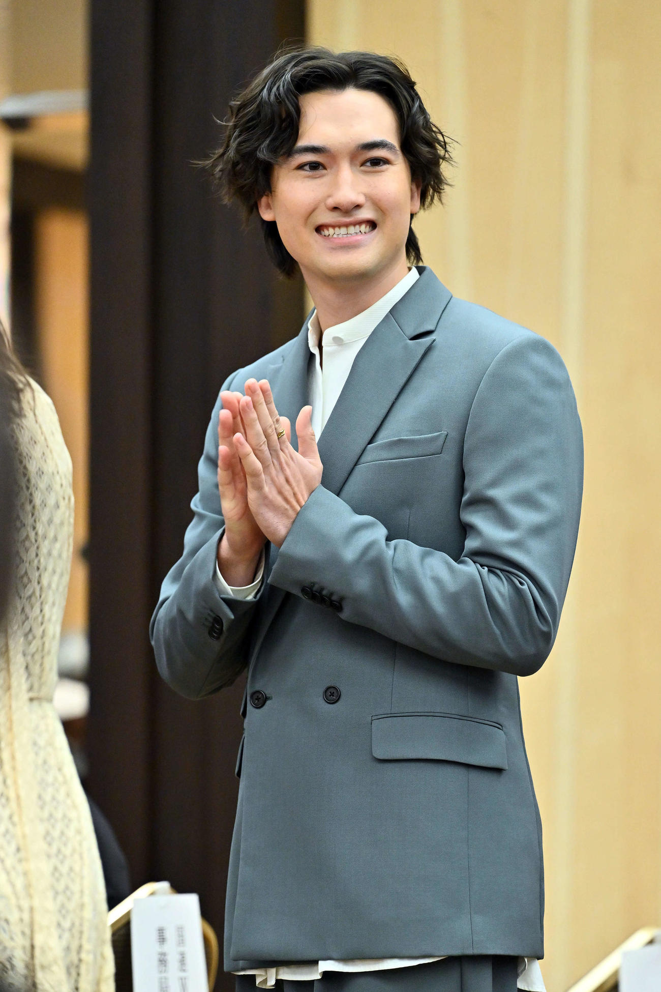 表彰式に臨むマリウス葉氏（撮影・滝沢徹郎）