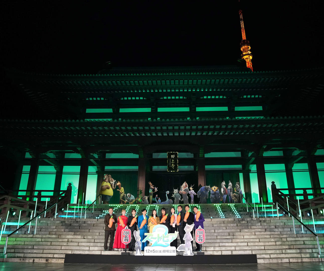 映画「ズートピア2」のヒット祈願イベントに登壇した、左から柄本明、Dream Ami、山田涼介、下野紘、上戸彩、森川智之、江口のりこ、三宅健太、髙嶋政宏、サバンナ高橋（撮影・たえ見朱実）