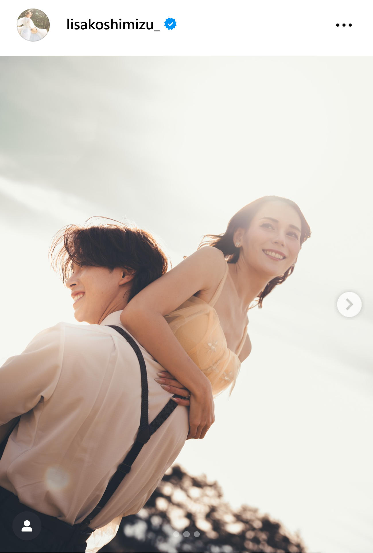 お相手に抱きかかえられる輿水りさ（輿水りさのインスタグラムから）