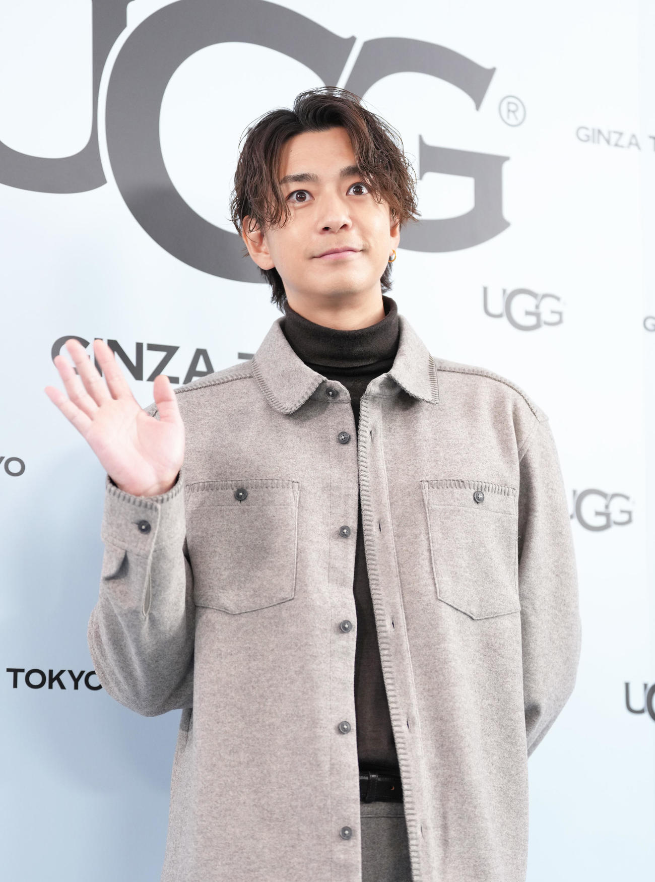 フォトコールに登場した三浦翔平（撮影・足立雅史）