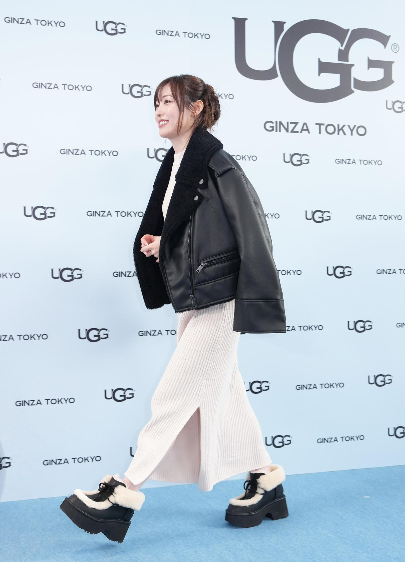 フォトコールに登場した福原遥（撮影・足立雅史）