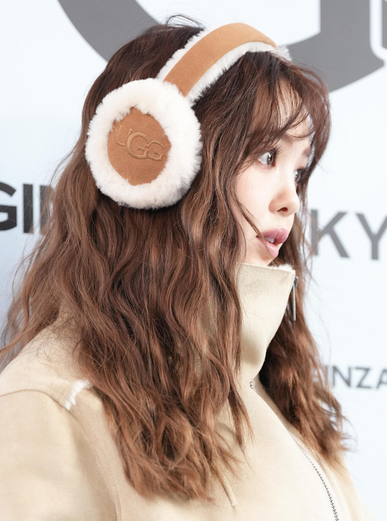 フォトコールに登場した藤田ニコル（撮影・足立雅史）