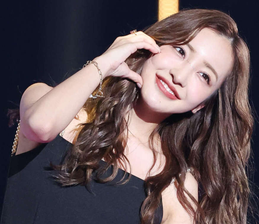 板野友美（2024年撮影）