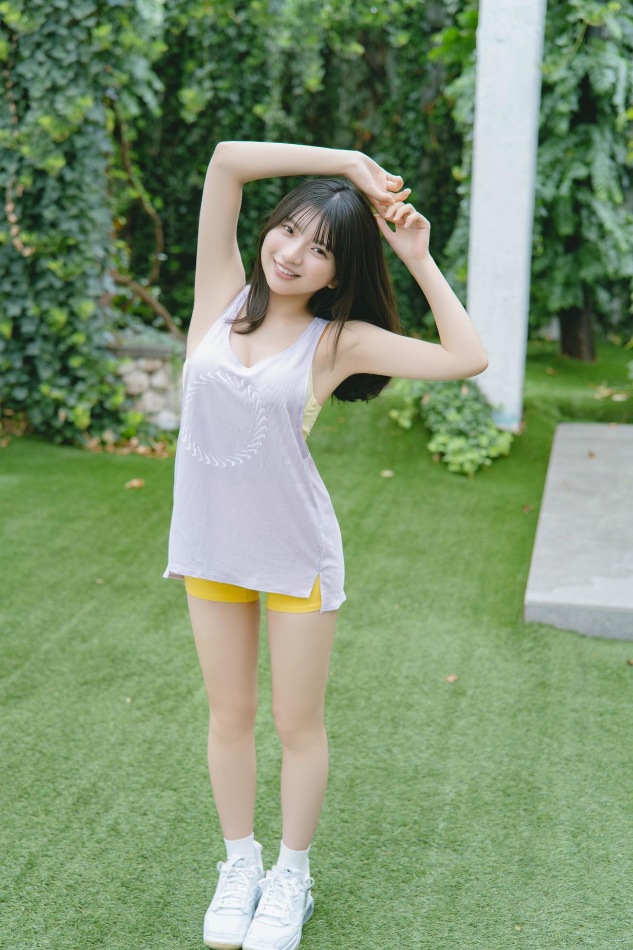 「ヤングチャンピオン」での初表紙グラビアを飾っている＃Mooove！の姫野ひなの　撮影：U－YA（秋田書店）