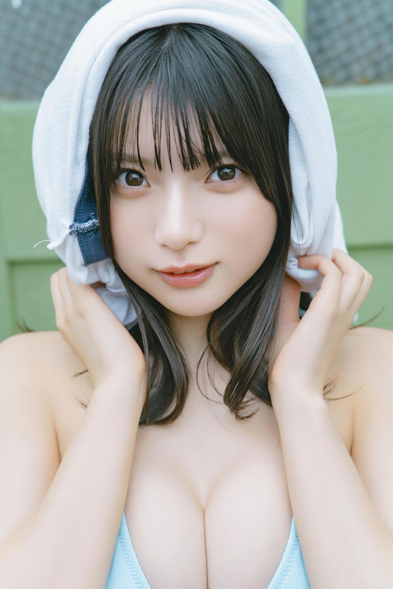 「ヤングチャンピオン」初の表紙グラビアを飾っている＃Mooove！の姫野ひなの　撮影：U－YA（秋田書店）