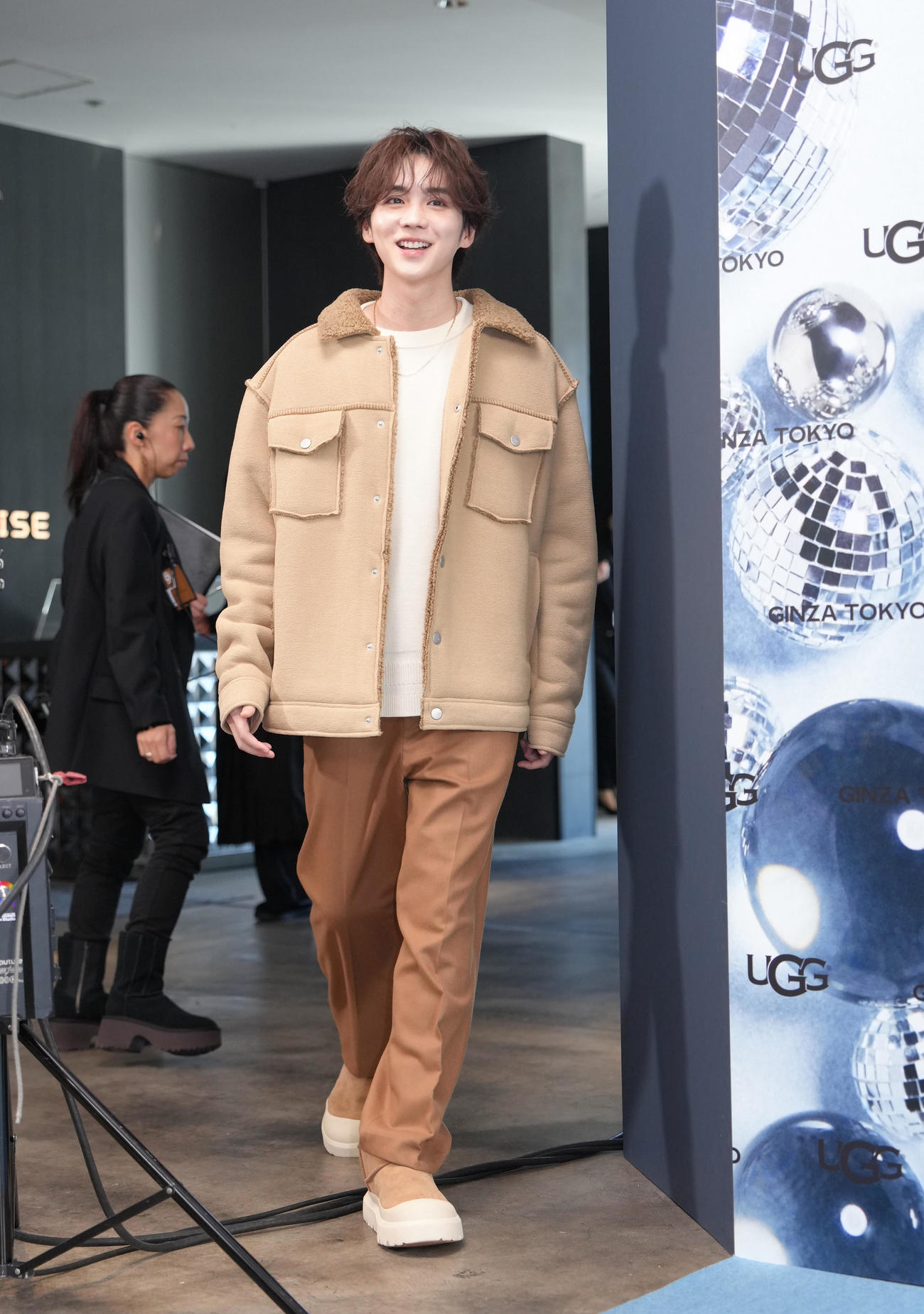 フォトコールに登場した吉野北人（撮影・足立雅史）