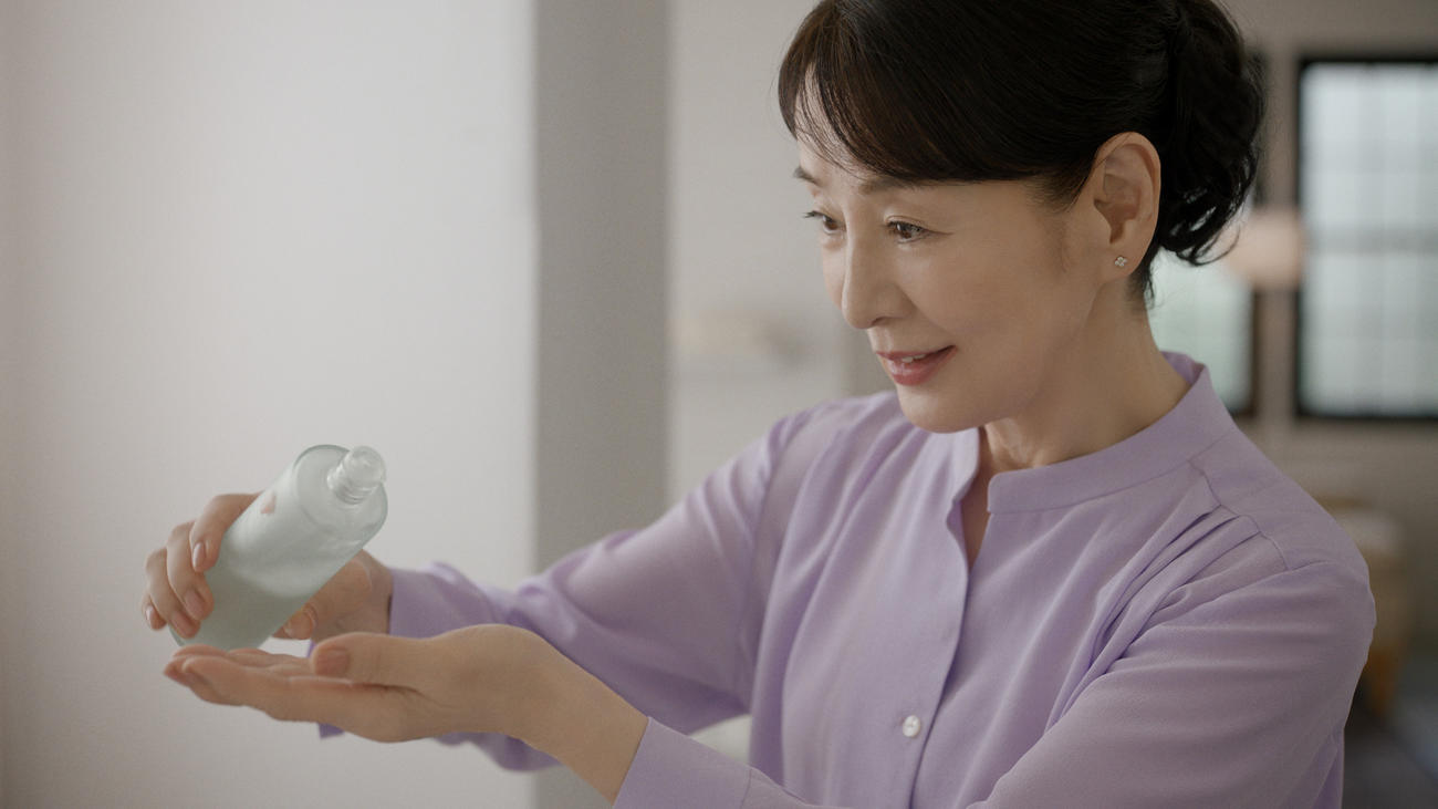 27日から放送を開始する「五島の椿」の新テレビCM「吉永さんと、保湿。」に出演した吉永小百合