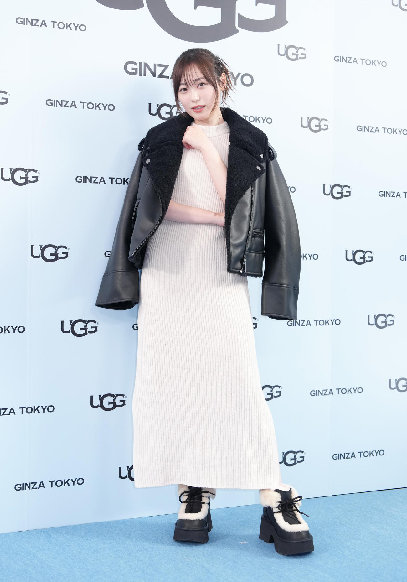 フォトコールに登場した福原遥（撮影・足立雅史）