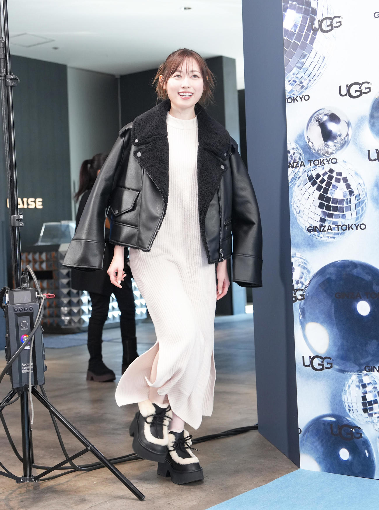 フォトコールに登場した福原遥（撮影・足立雅史）