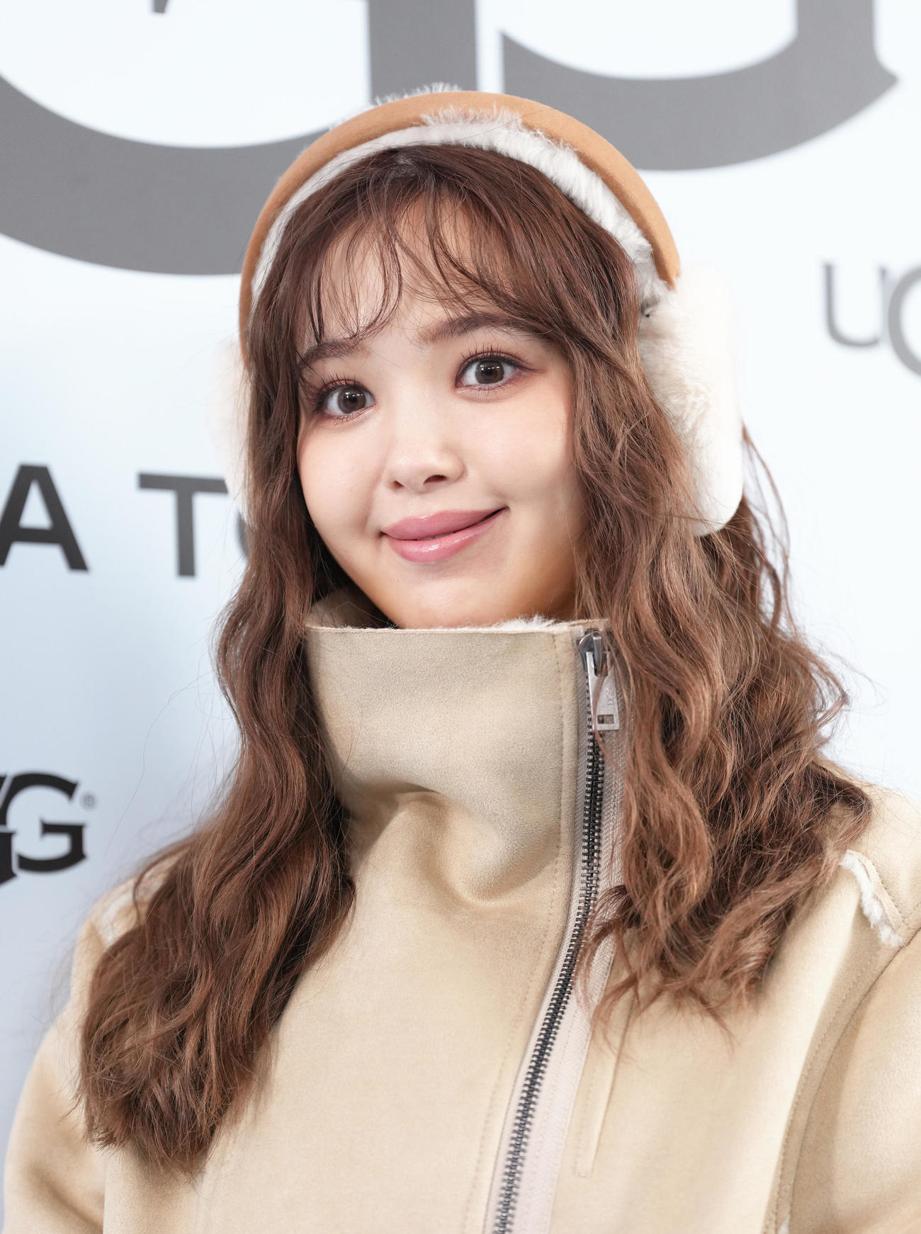 フォトコールに登場した藤田ニコル（撮影・足立雅史）