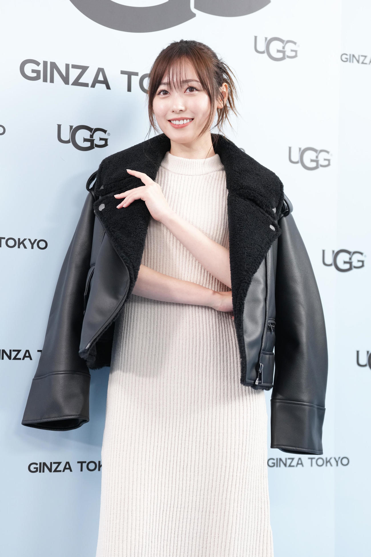 フォトコールに登場した福原遥（撮影・足立雅史）