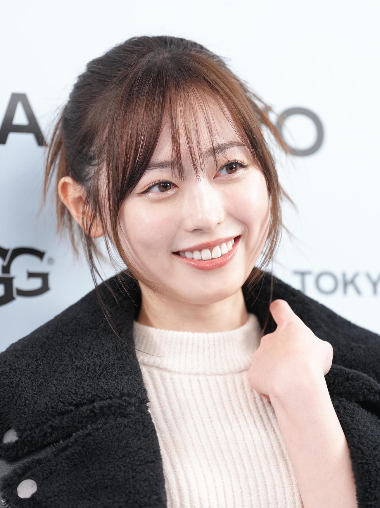 フォトコールに登場した福原遥（撮影・足立雅史）