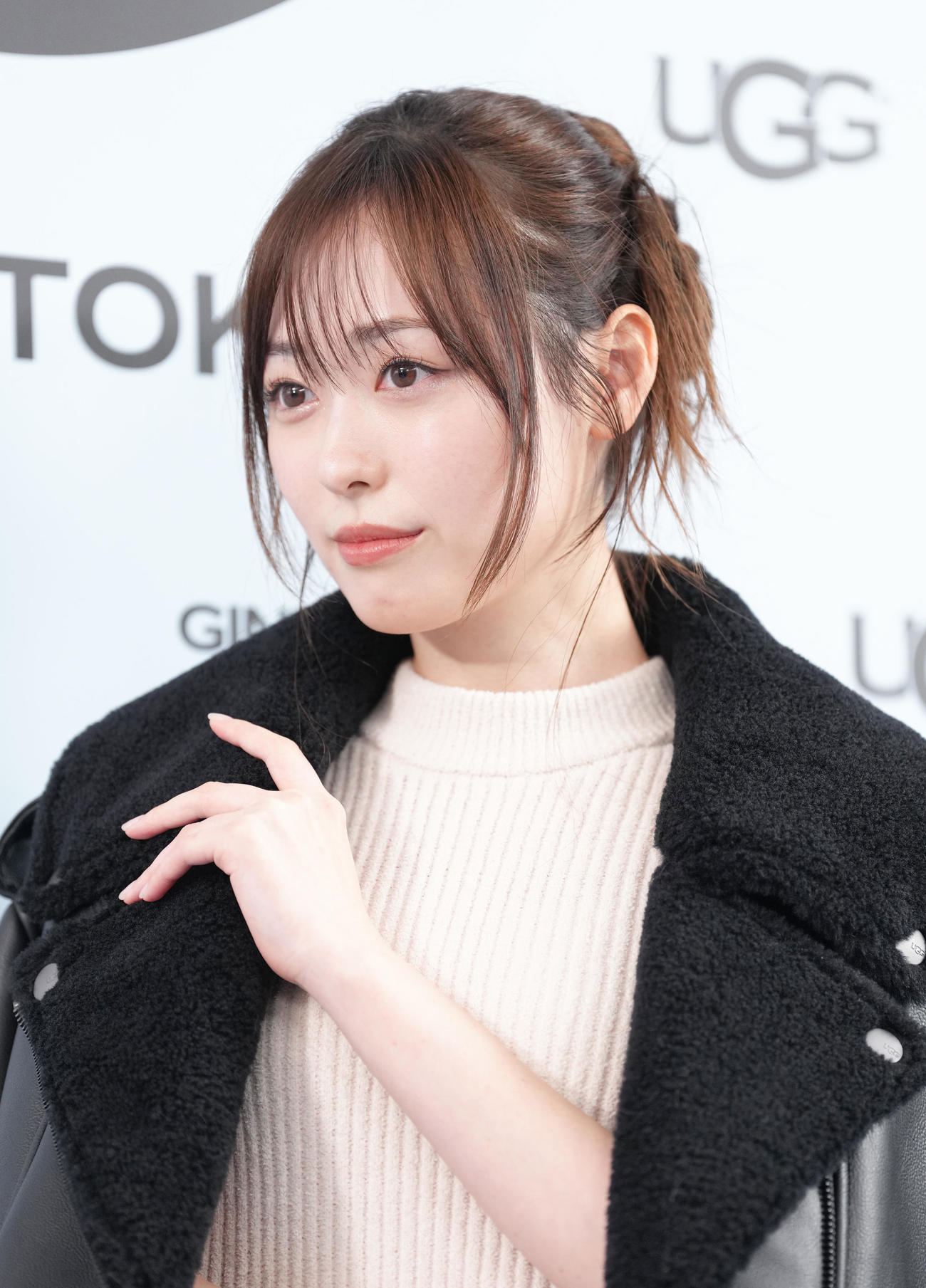 フォトコールに登場した福原遥（撮影・足立雅史）