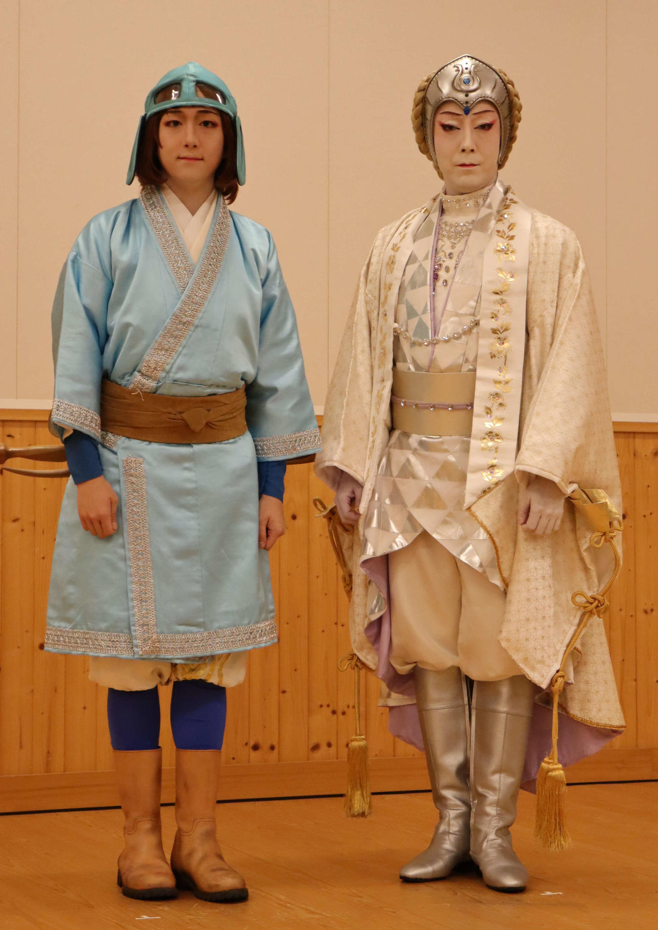 「風の谷のナウシカ　上の巻　－白き魔女の戦記－」に出演する中村米吉（左）と尾上菊之助（22年7月撮影）