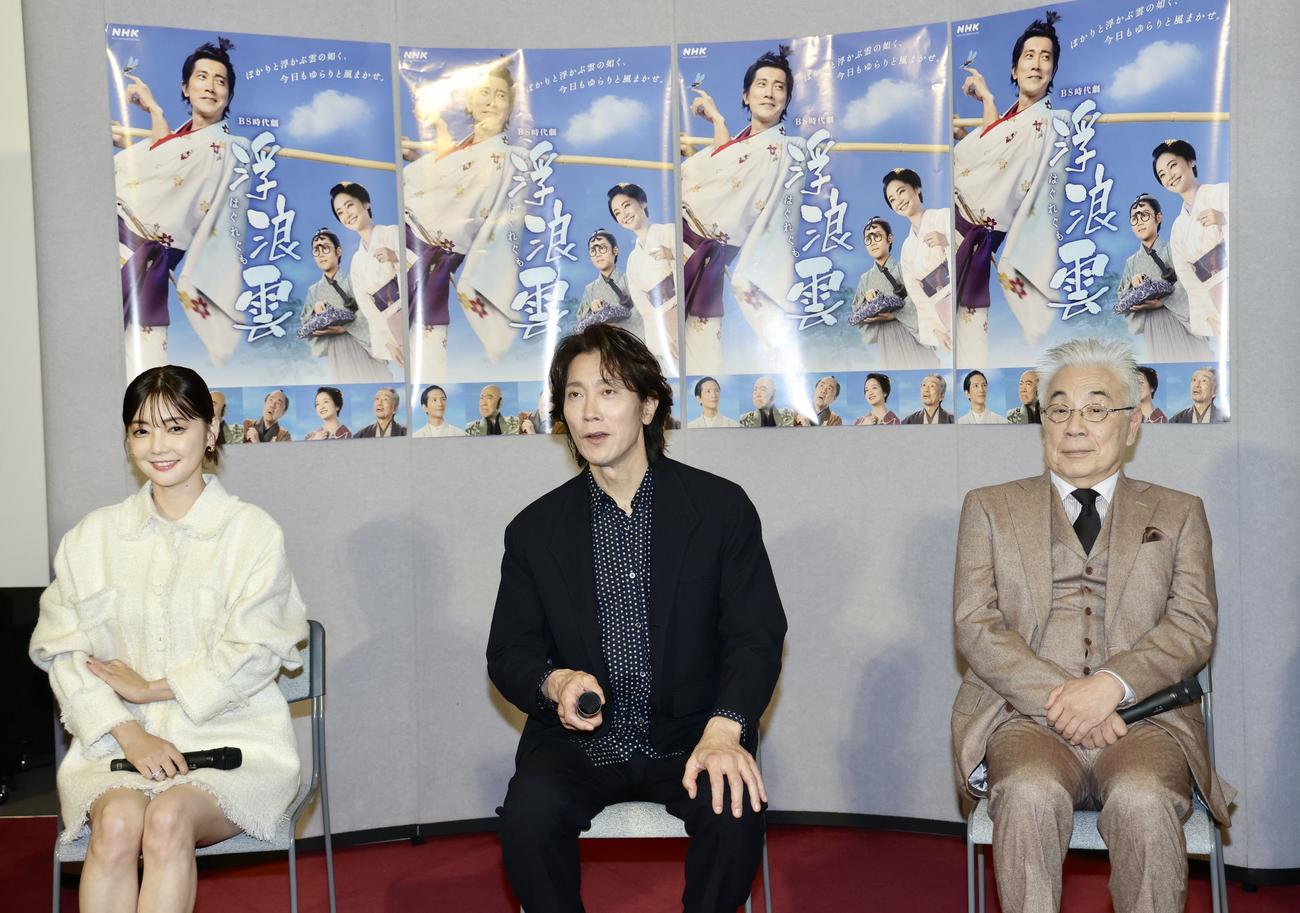 取材会に臨む、左から倉科カナ、佐々木蔵之介、イッセー尾形（撮影・河田真司）