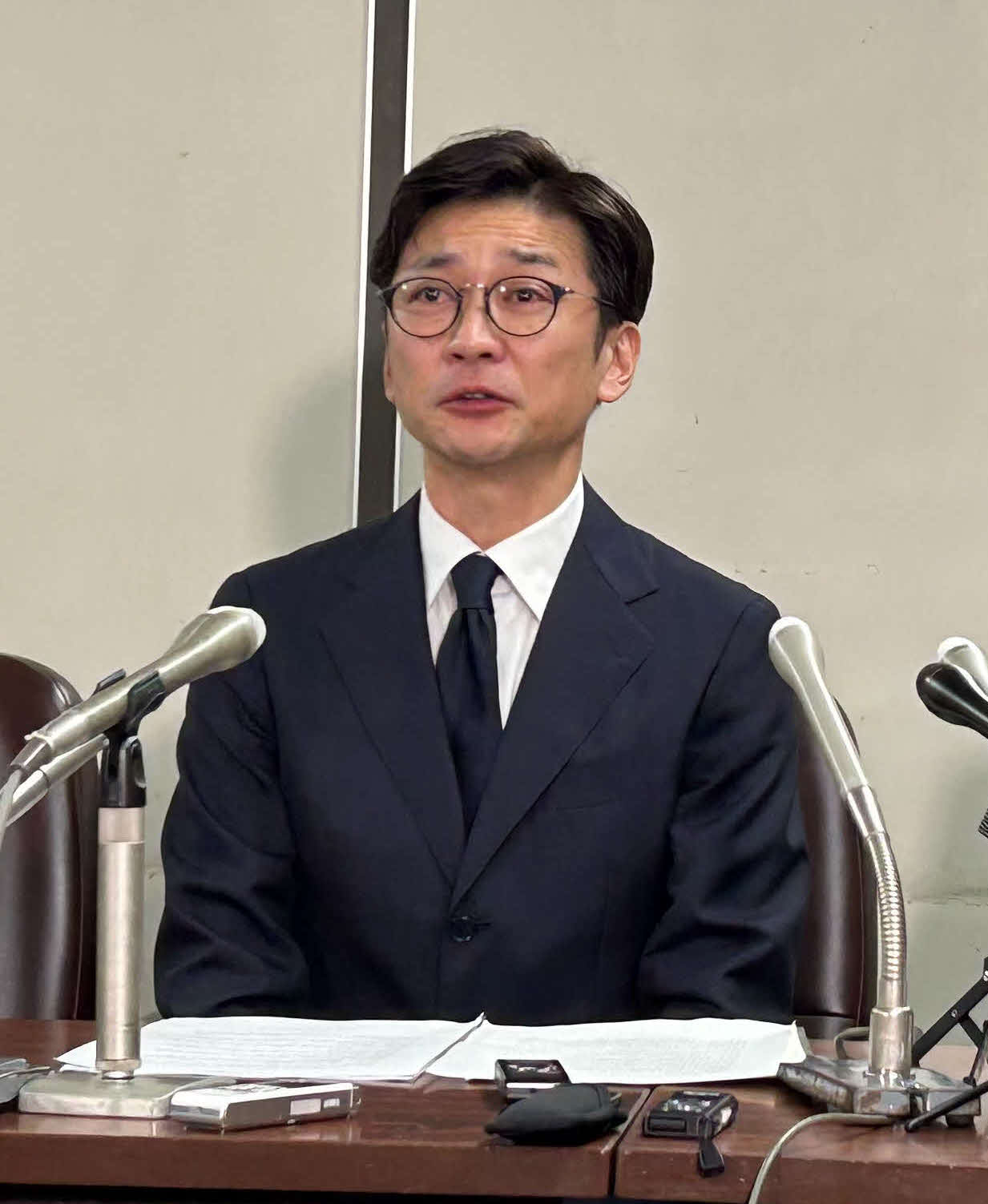 涙する国分太一（2025年11月撮影）