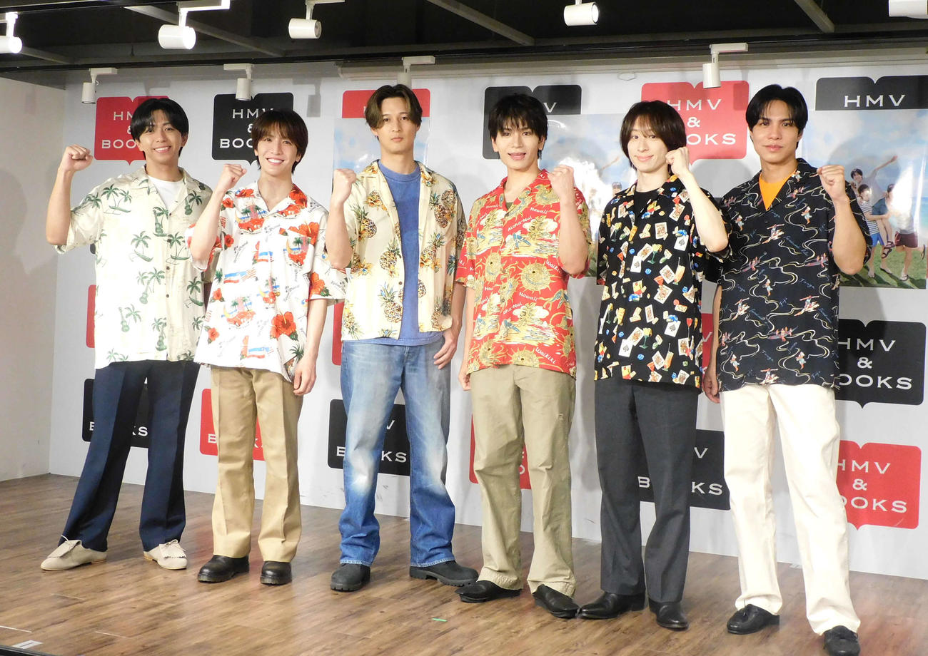 写真「双六」を発売したMATSURI、左から橋爪健二、松岡卓弥、渡辺真、鈴木渉、小野寺翼、柳田優樹（撮影・寺本吏輝）