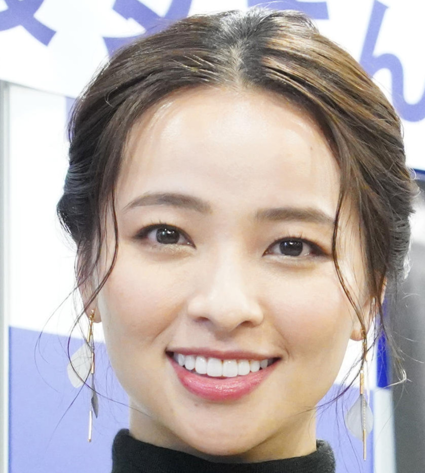 水崎綾女（2022年撮影）