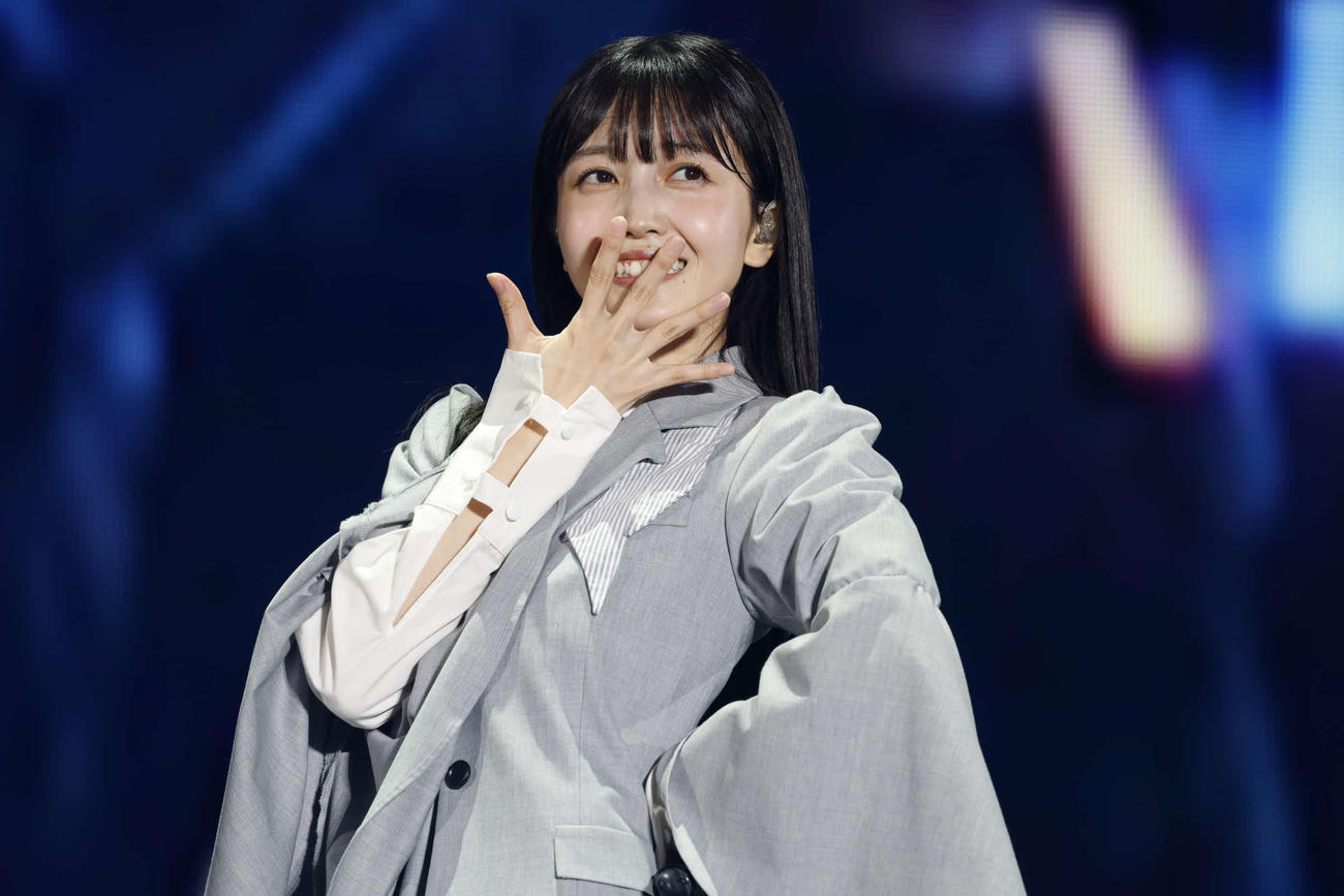 久保史緒里卒業コンサートより　撮影・鈴木健太(KENTA Inc.)
