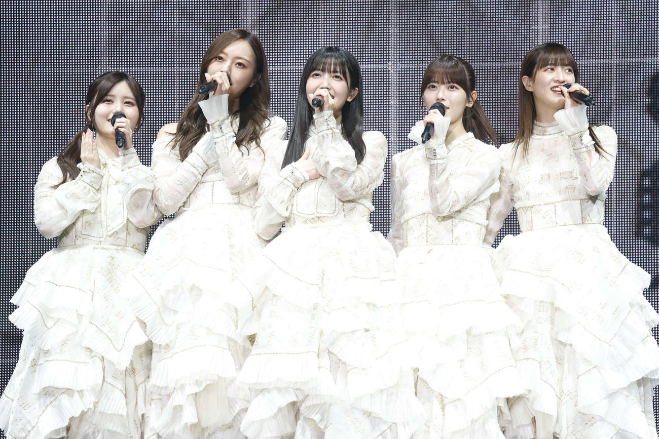 久保史緒里卒業コンサートより　撮影・鈴木健太(KENTA Inc.)