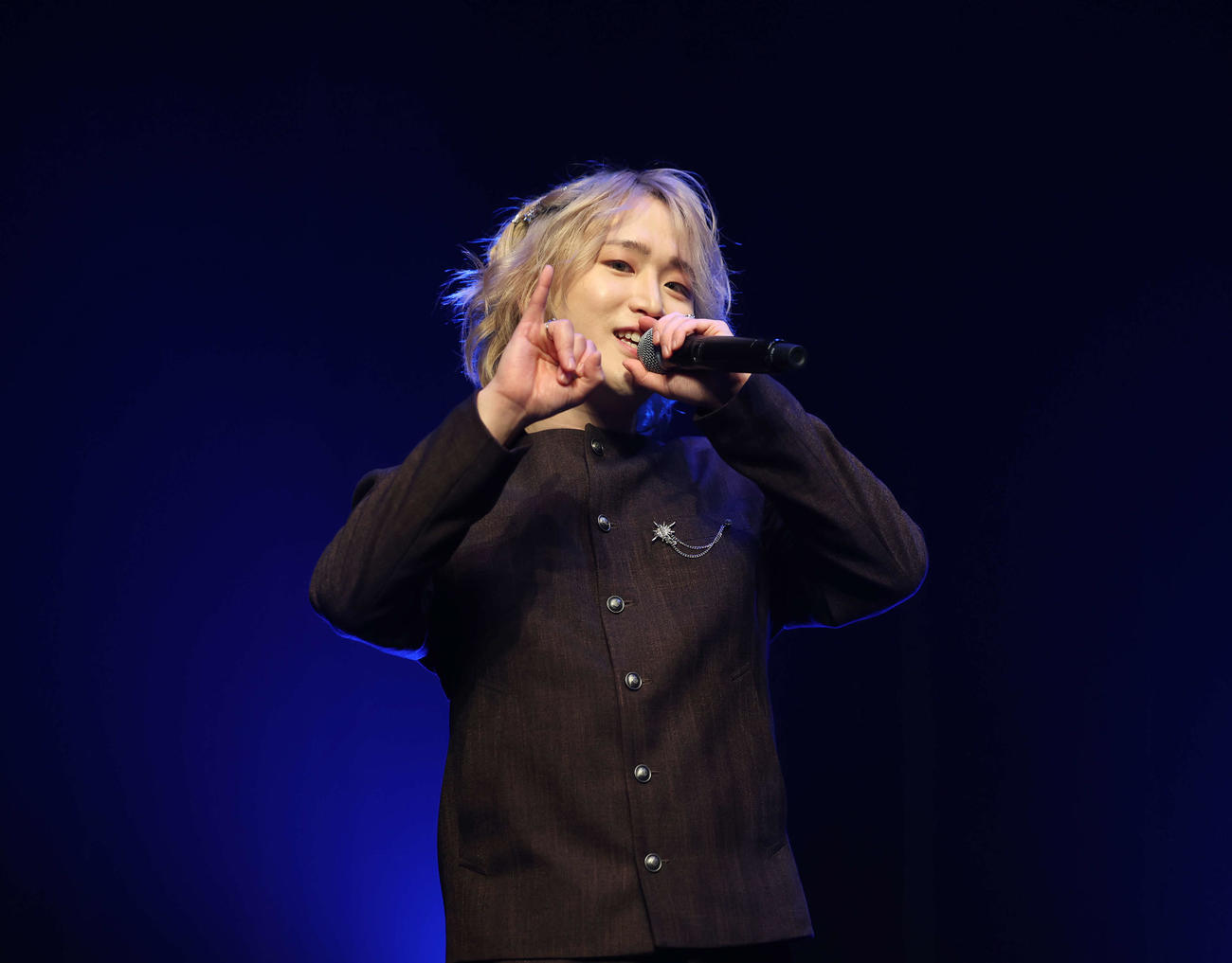 お披露目ライブでパフォーマンスをするEPTS（EPIC TRAVELS）のG．I（撮影・増田悦実）