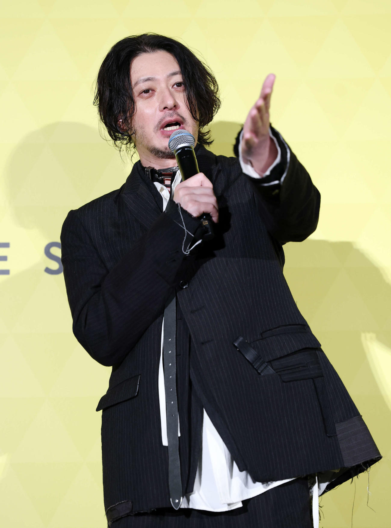 初日舞台あいさつに臨むオダギリジョー（撮影・鈴木正人）