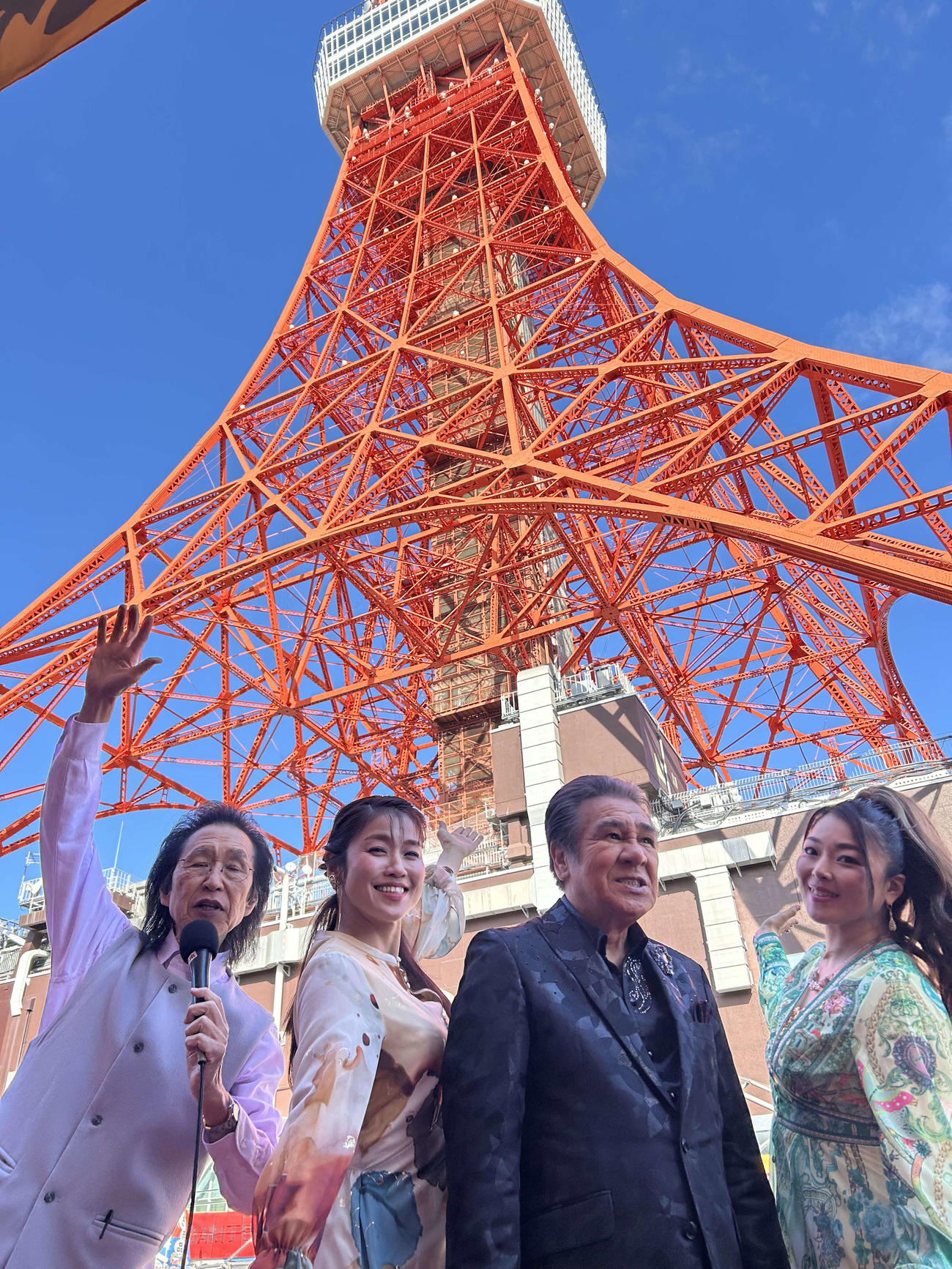 ラジオの公開収録を行った、左からあべ由紀子、鳥羽一郎、川野夏美、夏木ゆたか