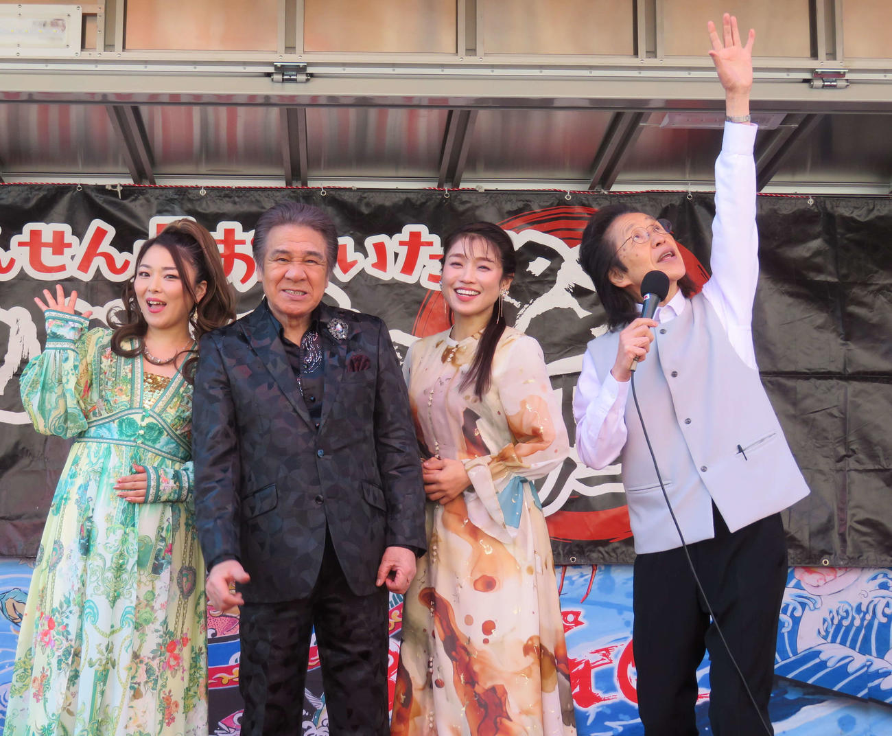 ラジオの公開収録を行った、左からあべ由紀子、鳥羽一郎、川野夏美、夏木ゆたか