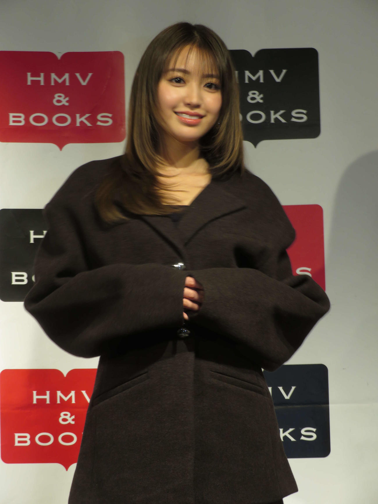 カレンダー発売記念イベントに登場した香音