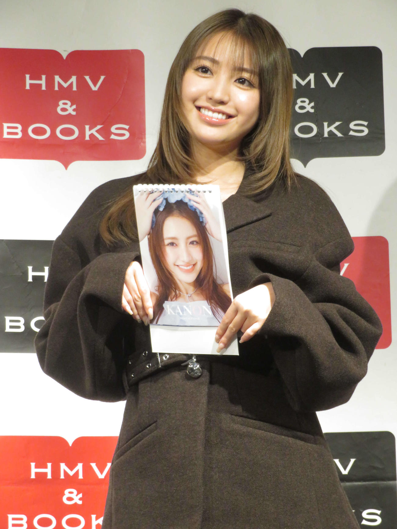カレンダー発売記念イベントに登場した香音